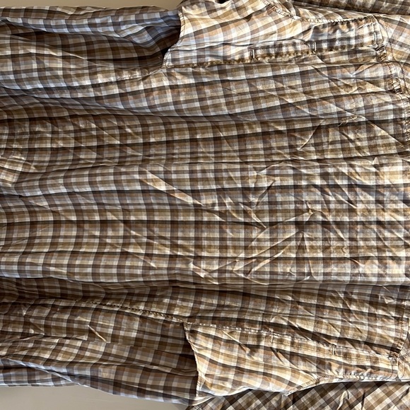 Columbia short sleeve shirt with sun protection in back vents - Picture 8 of 14